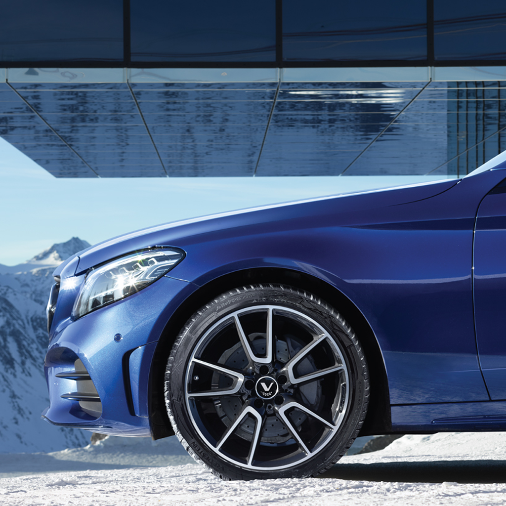 Distan a scurta de oprire pe carosabil umed